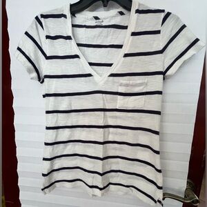 Madewell Blue and White Fitted Short Sleeve with pocket T-Shirt
Size S